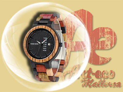 Reloj con caja de madera de cebrano y esfera negra con doble calendario. Correa compuesta por un mix de maderas. tamaño pequeño