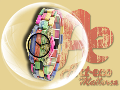 Modelo en tonos azules. 