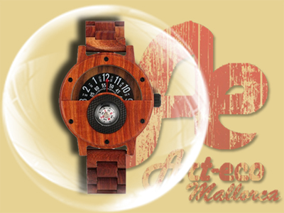 Modelo en sandalo rojo