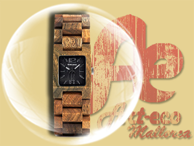 Reloj cuadrado de madera de sándalo verde. Tamaño pequeño