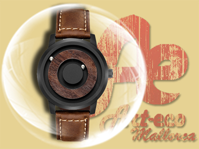 Modelo con correa de piel marron