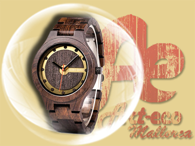 Reloj de madera de sandalo negro. Diseño con G dorado en esfera
