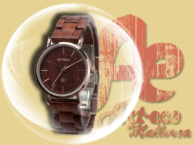 Modelo en madera de sandalo rojo y acero dorado