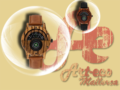 Reloj de madera y cuero con brujula