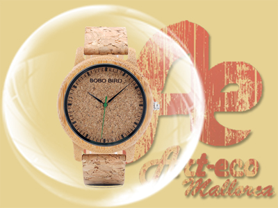 Reloj con caja de bamboo y correa y esfera de corcho.