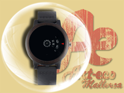 Modelo con madera de sándalo negro y correa negra