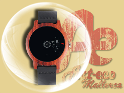 Modelo con madera de sándalo rojo y correa gris