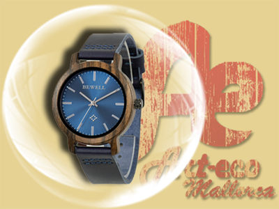 Modelo de madera de sándalo negro con esfera azul y correa de piel negra 